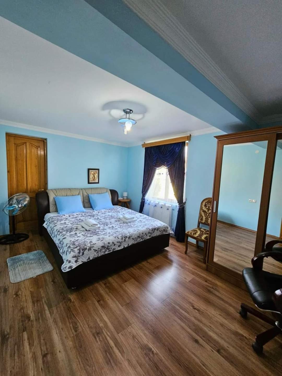 Blue Guest House Samtredia ภายนอก รูปภาพ